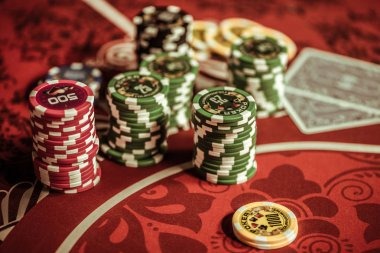 lazawin mobile app interface showing football markets and live-dealer tables